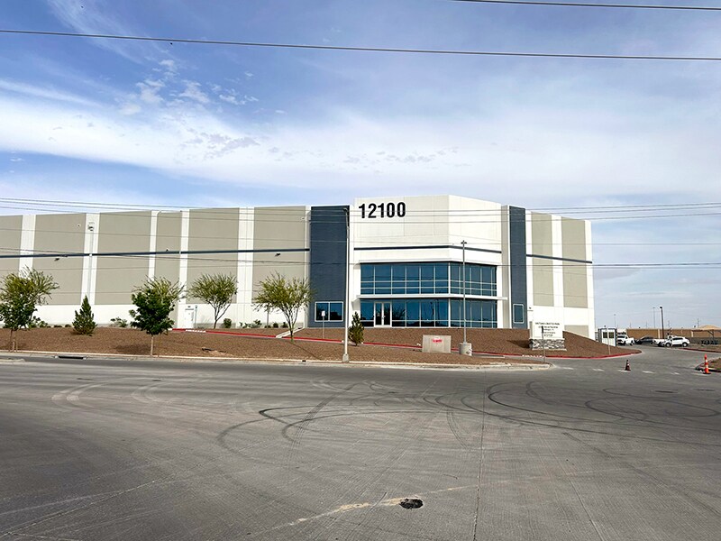 12100 Emerald Pass Ave, El Paso, TX à louer Photo de l’immeuble– Image 1 sur 2