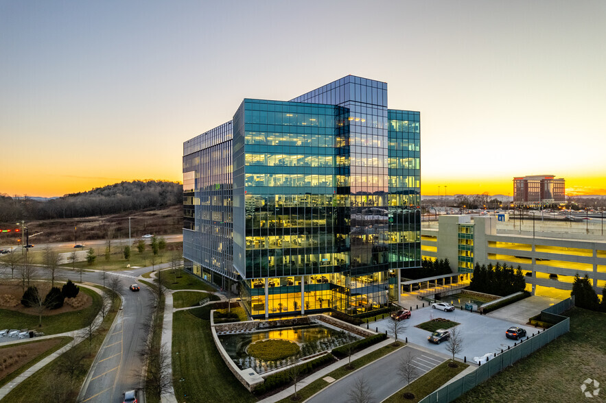 6700 Tower Cir, Franklin, TN à louer - Photo de l’immeuble – Image 1 sur 13