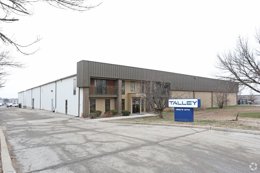 19935 W 157th St, Olathe, KS à vendre - Photo principale – Image 1 sur 12
