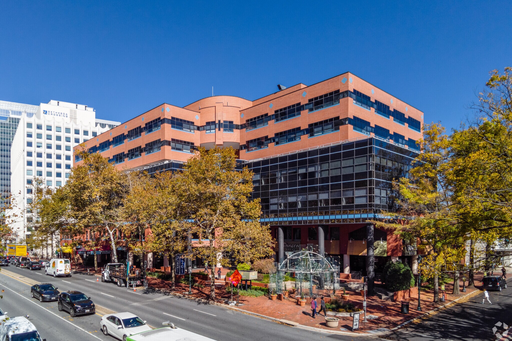 7201 Wisconsin Ave, Bethesda, MD à louer Photo principale– Image 1 sur 43