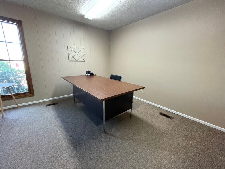 1925 S Main St, Bloomington, IL à vendre - Photo intérieure – Image 3 sur 28