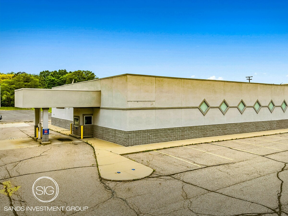 557 N Cedar St, Imlay City, MI à vendre Photo de l’immeuble– Image 1 sur 6