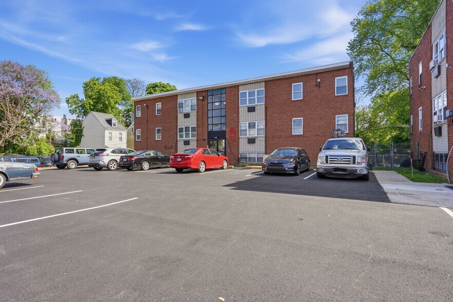 230 E Sharpnack St, Philadelphia, PA à vendre - Photo de l’immeuble – Image 3 sur 34