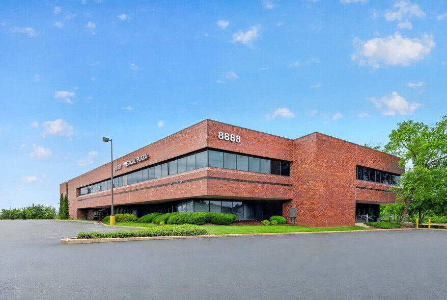 8888 Ladue Rd, Ladue, MO à louer - Photo de l’immeuble – Image 3 sur 41