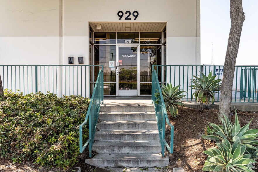 929 S Azusa Ave, City Of Industry, CA à louer - Photo de l’immeuble – Image 3 sur 36