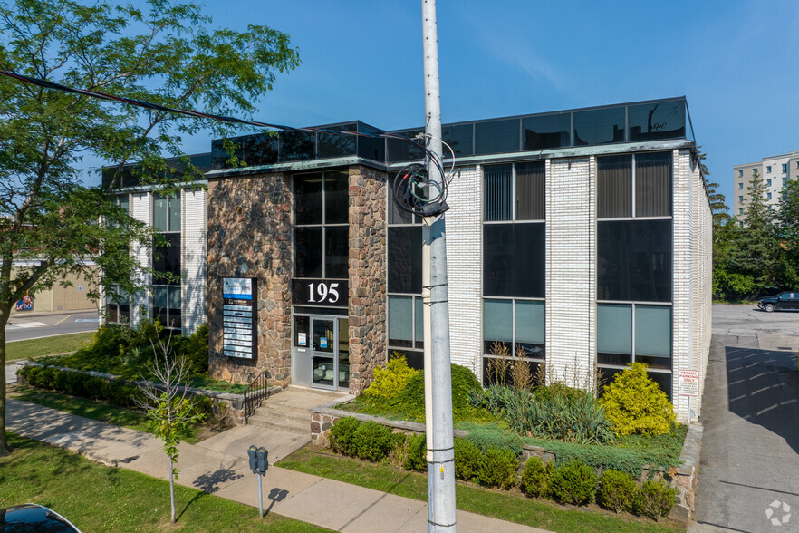 195 King St, St Catharines, ON à louer - Photo de l’immeuble – Image 1 sur 3