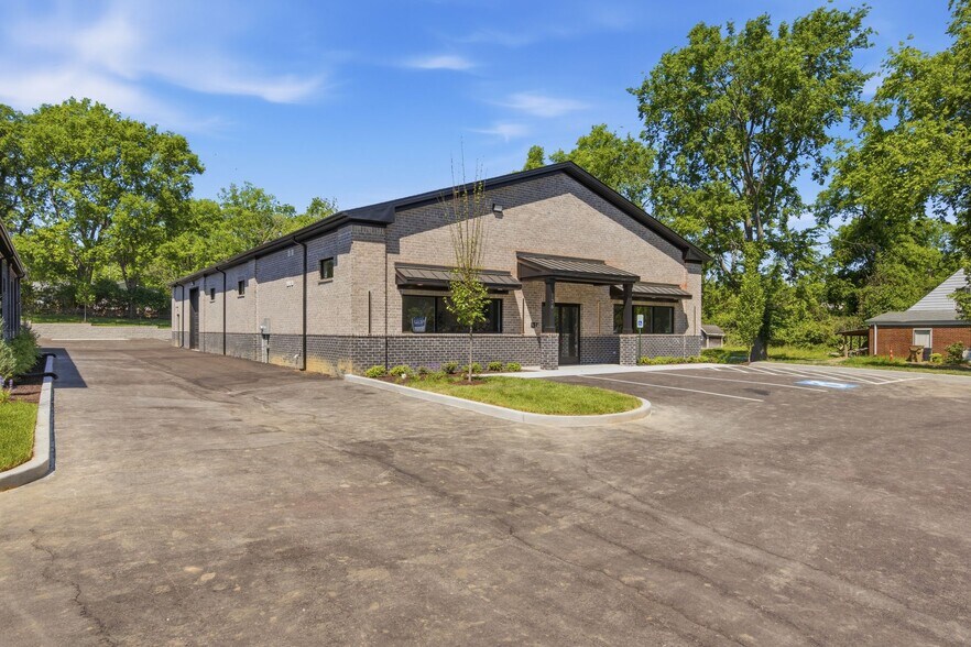 136 Shivel Dr, Hendersonville, TN à vendre - Photo de l’immeuble – Image 1 sur 10