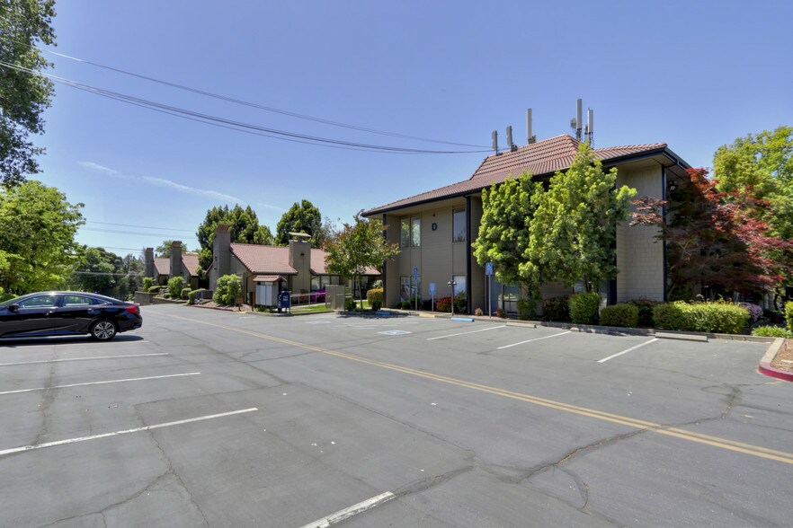 7509 Madison Ave, Citrus Heights, CA à louer - Photo de l’immeuble – Image 2 sur 17