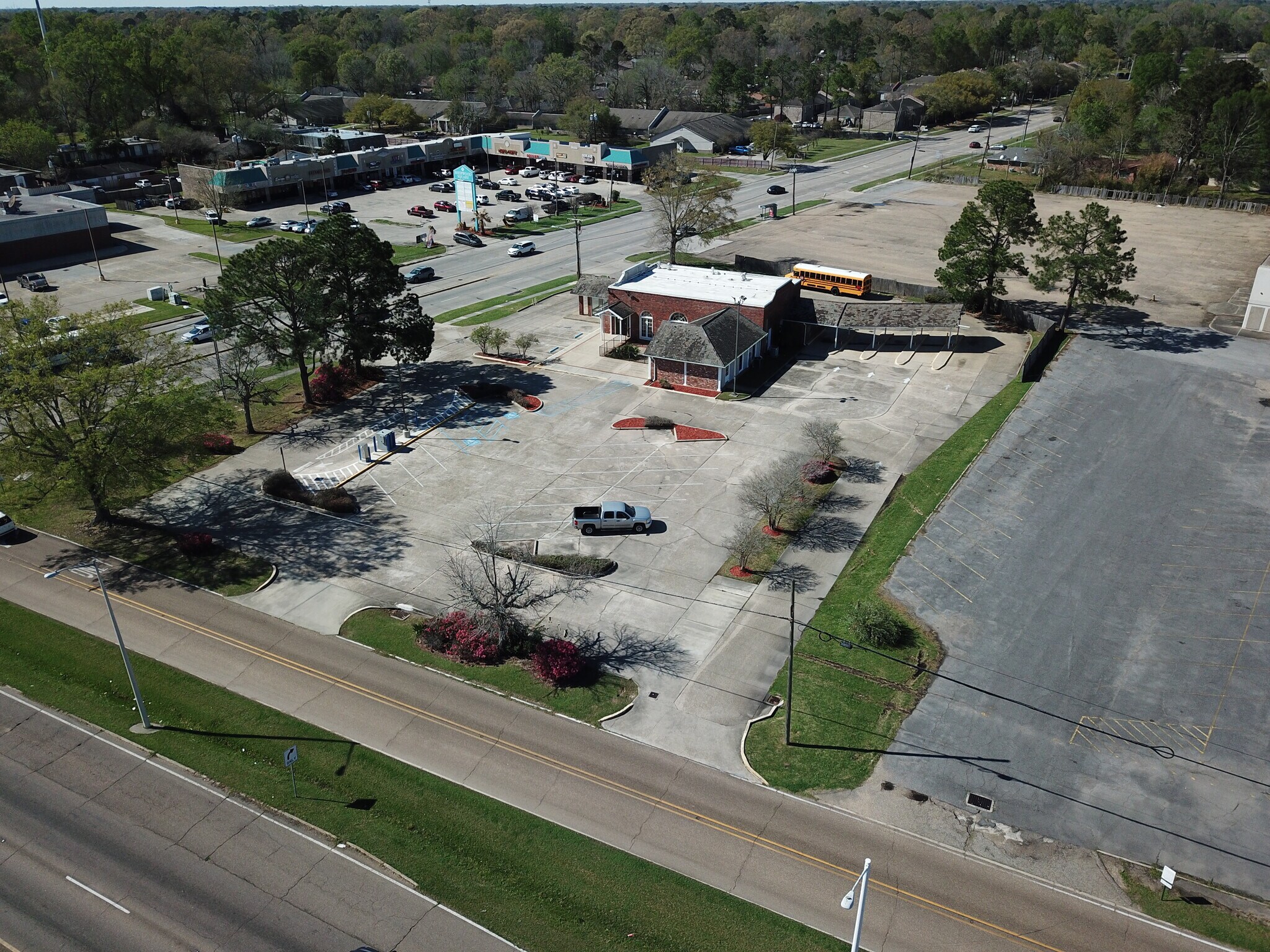 11311 Florida Blvd, Baton Rouge, LA à vendre Photo principale– Image 1 sur 7