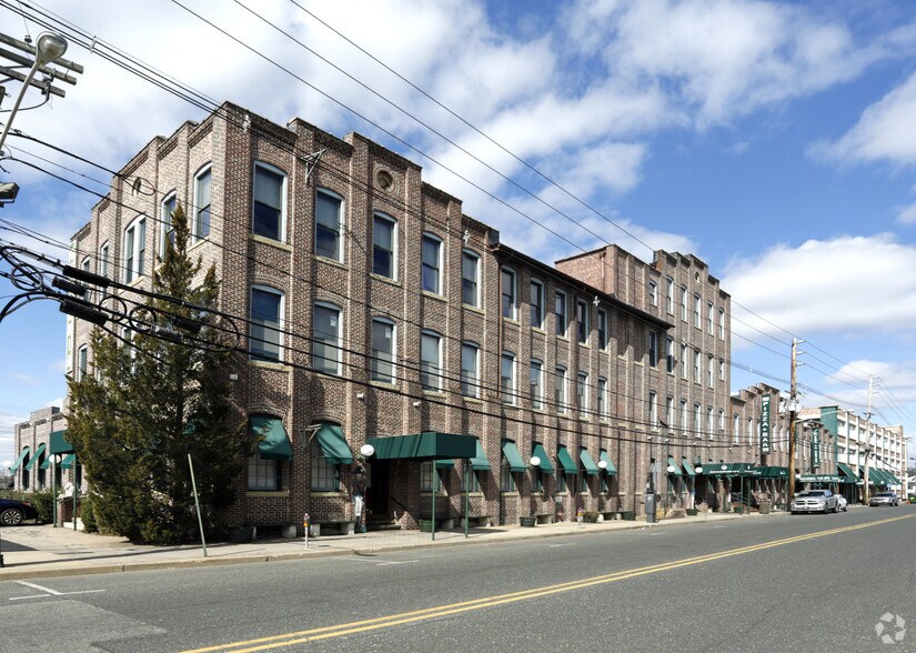 2-40 Bridge Ave, Red Bank, NJ à louer - Photo principale – Image 1 sur 8