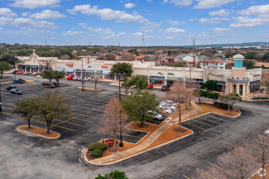 11851 Bandera Rd, Helotes, TX à vendre - Photo de l’immeuble – Image 2 sur 6