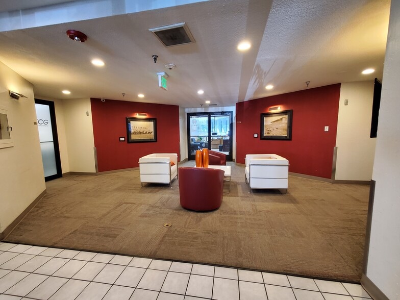 6860 S Yosemite Ct, Englewood, CO à louer - Photo intérieure – Image 3 sur 8