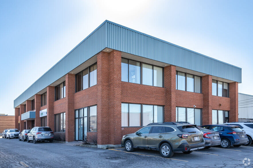 151 Boul De Mortagne, Boucherville, QC à louer - Photo de l’immeuble – Image 1 sur 5