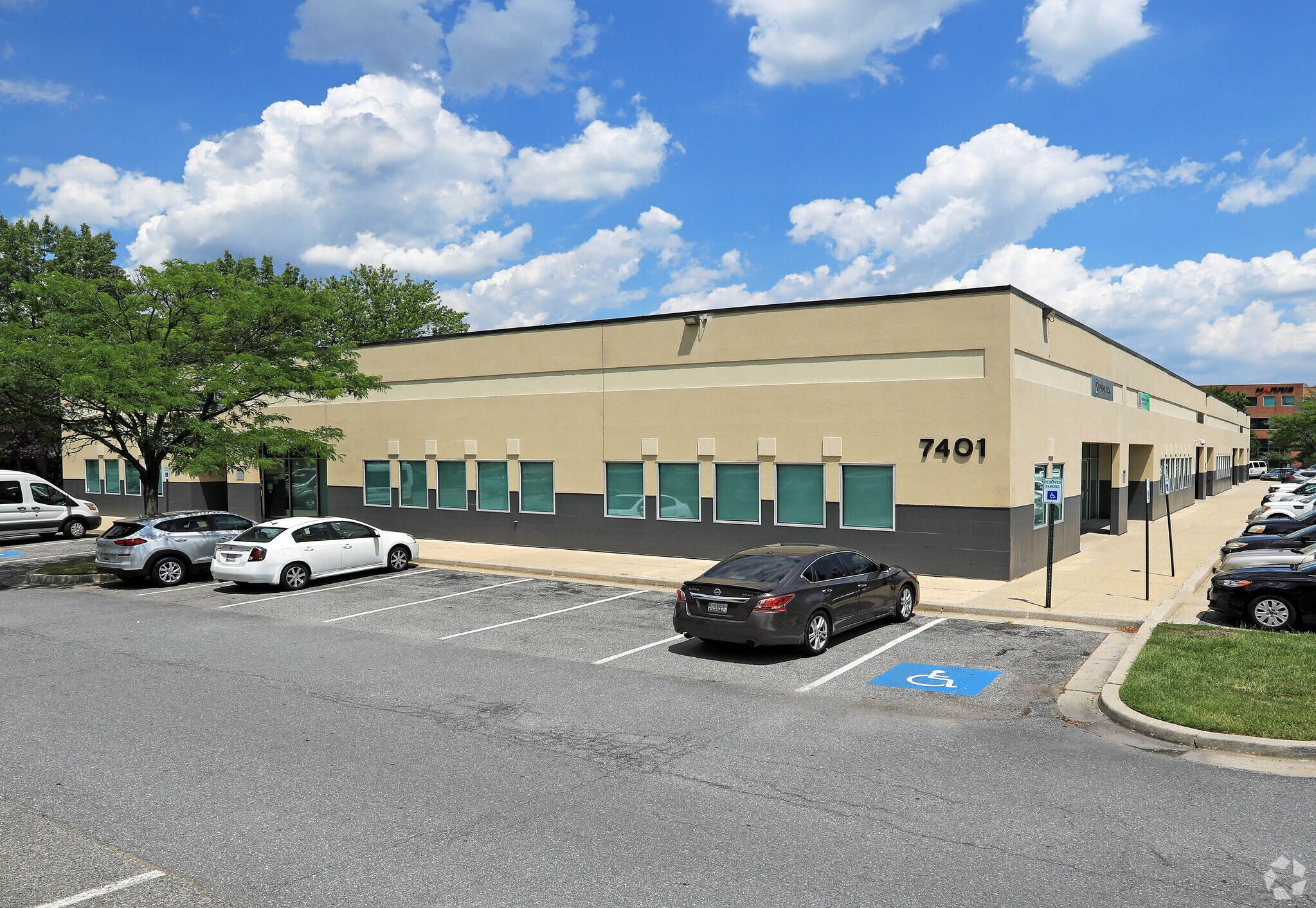 7401 Forbes Blvd, Lanham, MD à louer Photo de l’immeuble– Image 1 sur 9