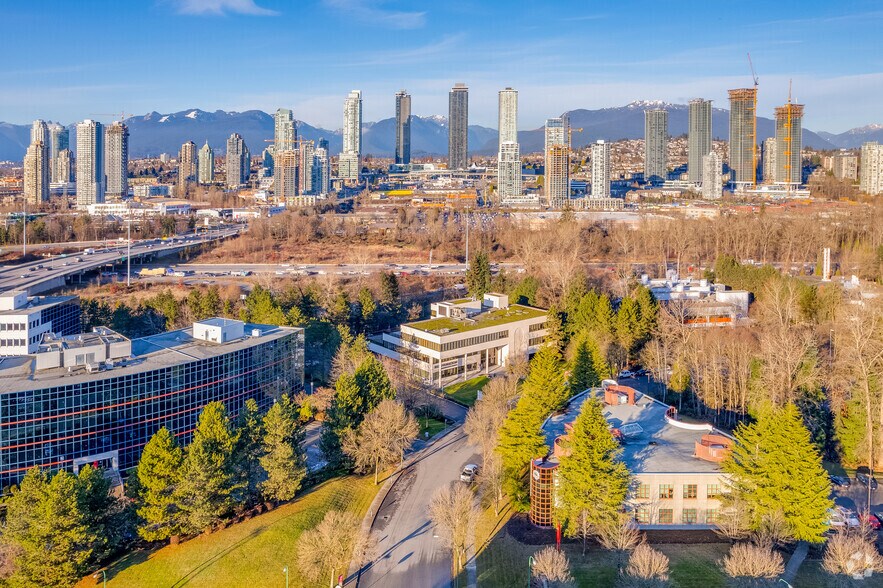 3185 Willingdon Green, Burnaby, BC à louer - Photo de l’immeuble – Image 2 sur 5