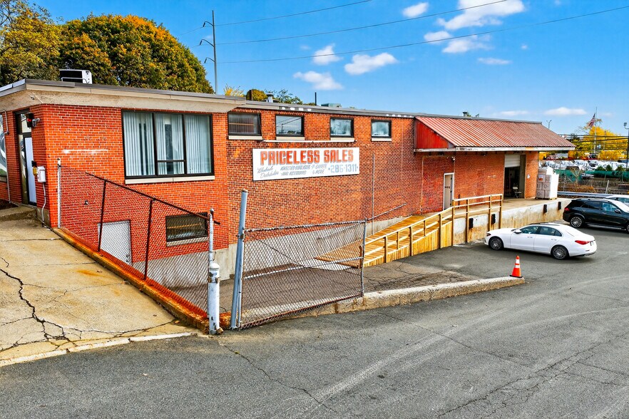 570 Revere Beach Pky, Revere, MA à vendre - Photo de l’immeuble – Image 2 sur 8