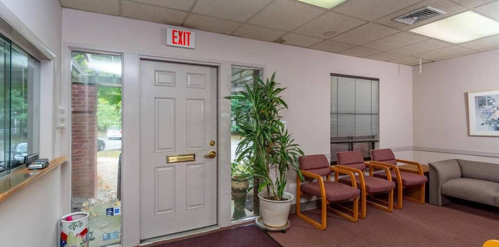 154 Tamarack Cir, Skillman, NJ à vendre - Hall d’entrée – Image 2 sur 8