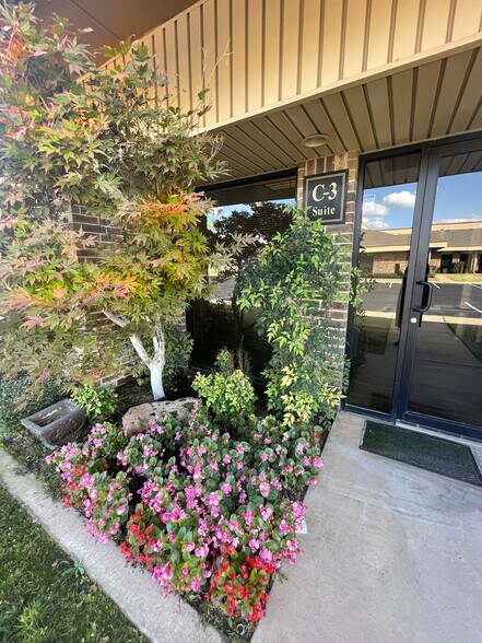 510 E Memorial Rd, Oklahoma City, OK à louer - Photo de l’immeuble – Image 3 sur 7