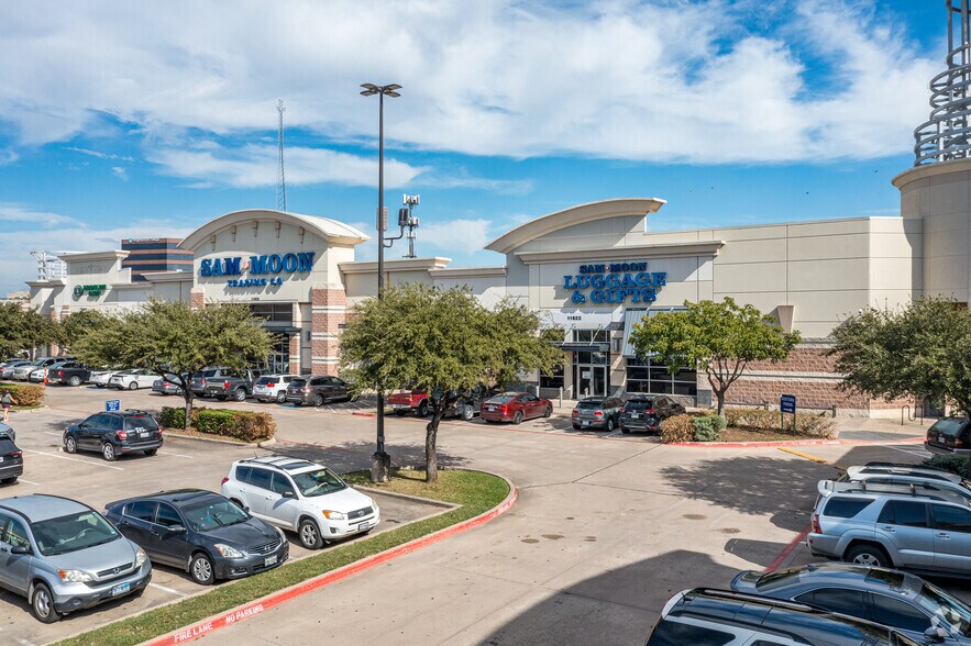 11818-11834 Harry Hines Blvd, Dallas, TX à louer - Photo de l’immeuble – Image 2 sur 6
