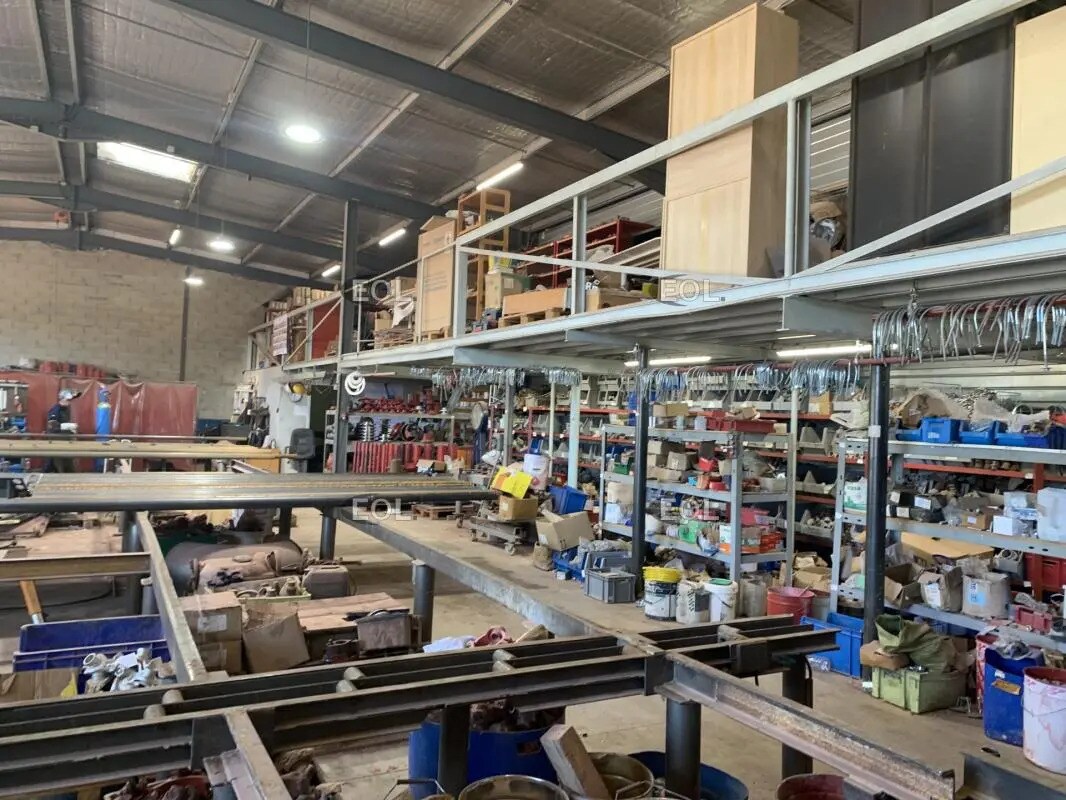 Local d'activités dans Le Thor à vendre Photo intérieure– Image 1 sur 9