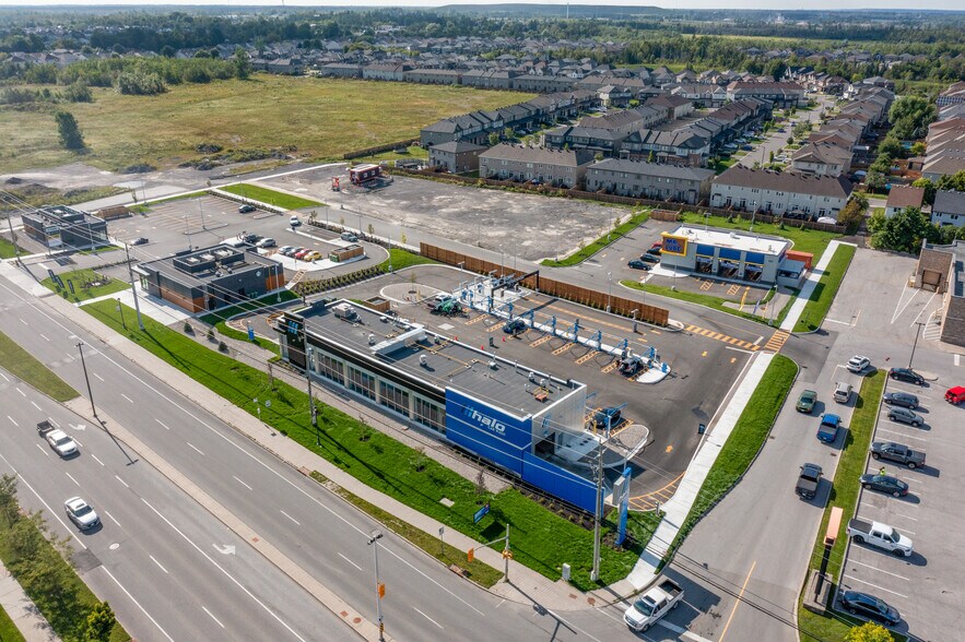 6111 Hazeldean Rd, Ottawa, ON à louer - Photo de l’immeuble – Image 2 sur 4