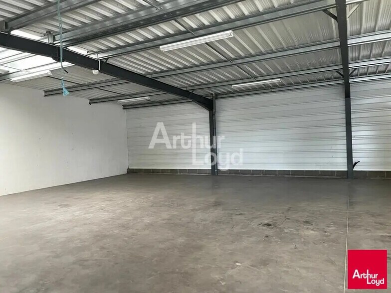 Local d'activités dans Durtal à vendre - Photo de l’immeuble – Image 1 sur 2