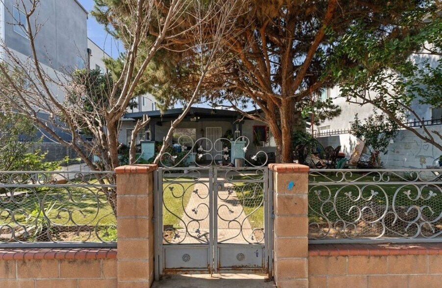 955 S Normandie Ave, Los Angeles, CA à vendre - Photo de l’immeuble – Image 2 sur 2