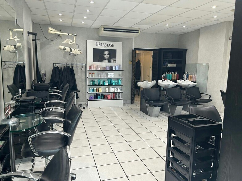 53-79 Chobham Rd, Sunninghill à louer - Photo de l’immeuble – Image 3 sur 19