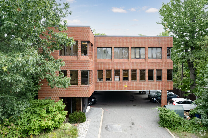 617 E Palisade Ave, Englewood Cliffs, NJ à louer - Photo de l’immeuble – Image 3 sur 6