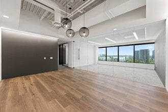 611 Anton Blvd, Costa Mesa, CA à louer Photo intérieure– Image 2 sur 6
