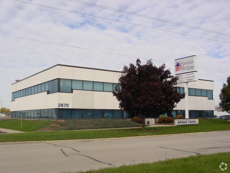 2670 S Ashland Ave, Green Bay, WI à louer - Photo principale – Image 1 sur 10