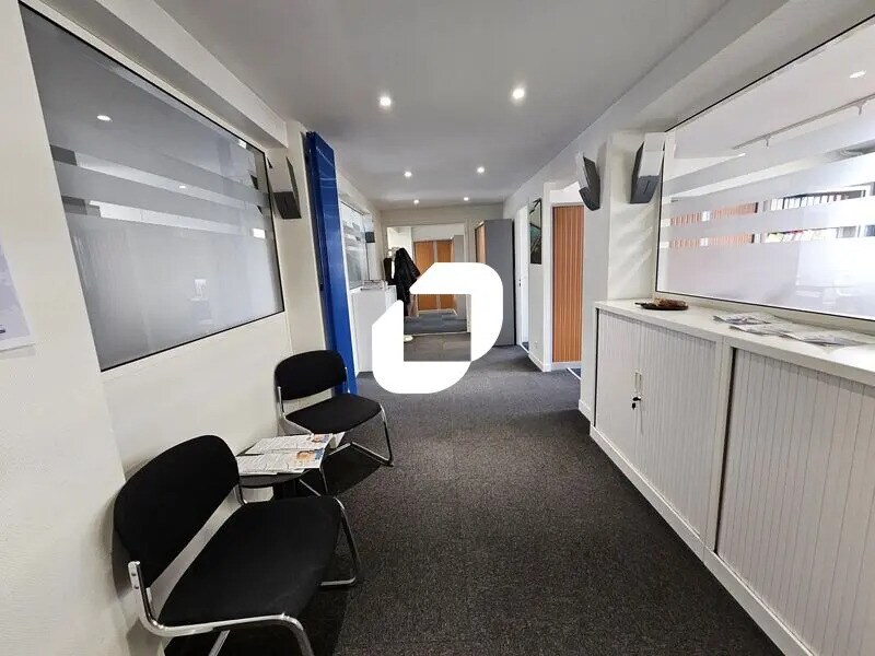 Bureau dans Versailles à louer Photo de l’immeuble– Image 1 sur 11