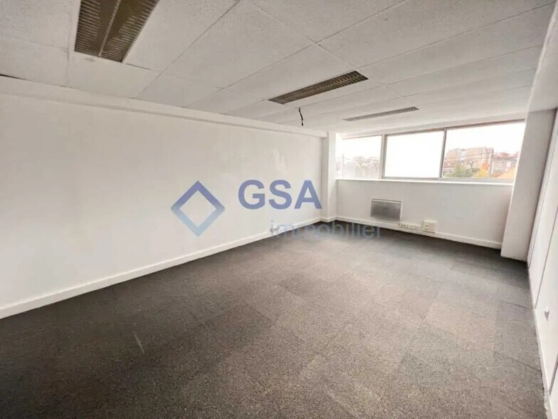 Bureau dans Corbeil-Essonnes à louer - Photo intérieure – Image 2 sur 8