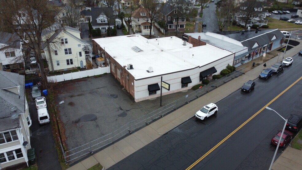 911 Belmont Ave, Springfield, MA à vendre - Photo de l’immeuble – Image 3 sur 8