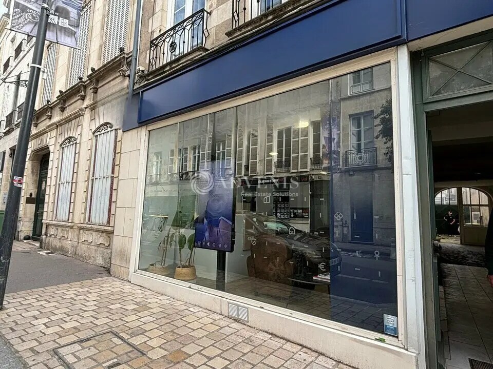 Bureau dans Orléans à louer Photo de l’immeuble– Image 1 sur 12