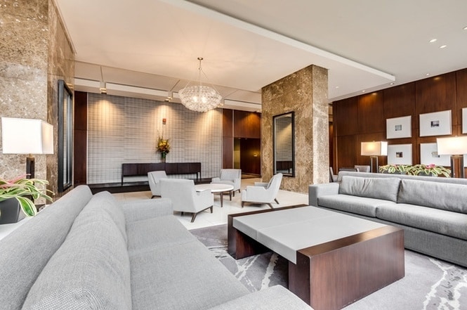 655 W Irving Park Rd, Chicago, IL à vendre - Photo intérieure – Image 2 sur 11