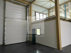 Local d'activités dans Bourgoin-Jallieu à vendre Photo intérieure– Image 2 sur 14