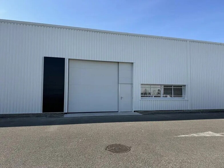 Industriel/Logistique dans Reyrieux à louer - Photo de l’immeuble – Image 3 sur 3
