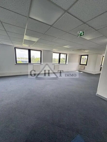 Bureau dans Saint-Denis à vendre - Photo intérieure – Image 2 sur 12