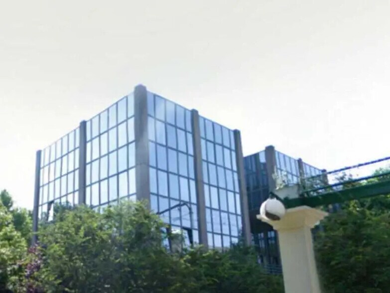 Bureau dans Neuilly-Plaisance à louer - Photo de l’immeuble – Image 1 sur 11