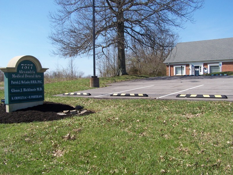 7577 Alexandria Pike, Alexandria, KY à louer - Photo de l’immeuble – Image 2 sur 7