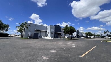 5055 NW 74th Ave, Miami, FL à louer Photo intérieure– Image 2 sur 9