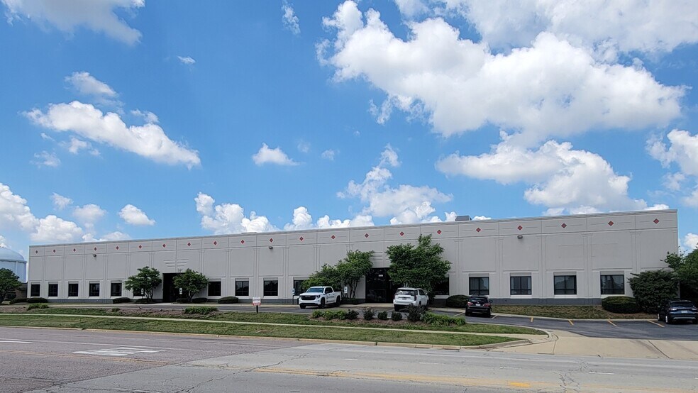 2002-2008 Bloomingdale Rd, Glendale Heights, IL à louer - Photo de l’immeuble – Image 3 sur 7