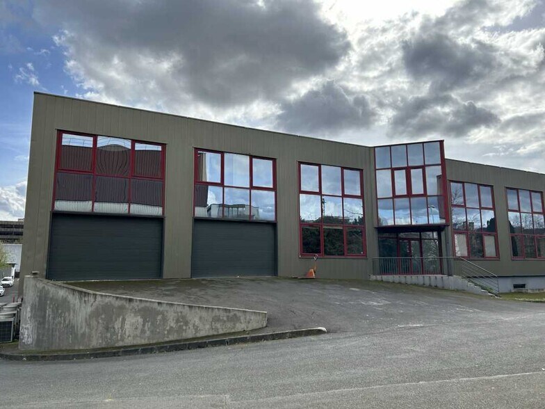 Avenue Des Petites Haies, Créteil à louer - Photo de l’immeuble – Image 1 sur 14