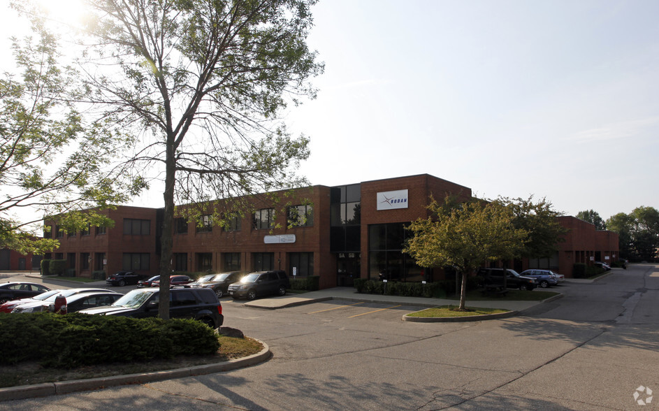 165 Matheson Blvd E, Mississauga, ON à louer - Photo de l’immeuble – Image 2 sur 2