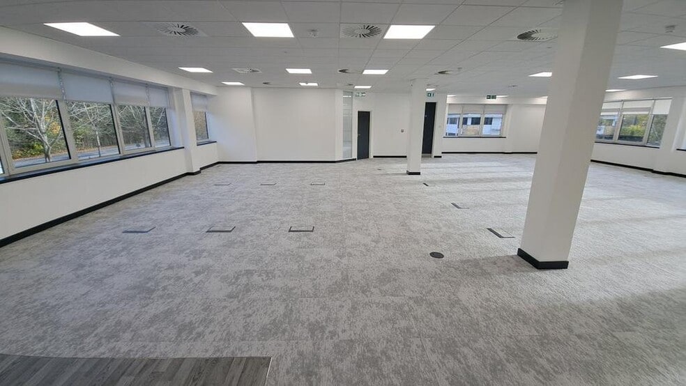 2 Lyon Way, Camberley à louer - Photo intérieure – Image 1 sur 1