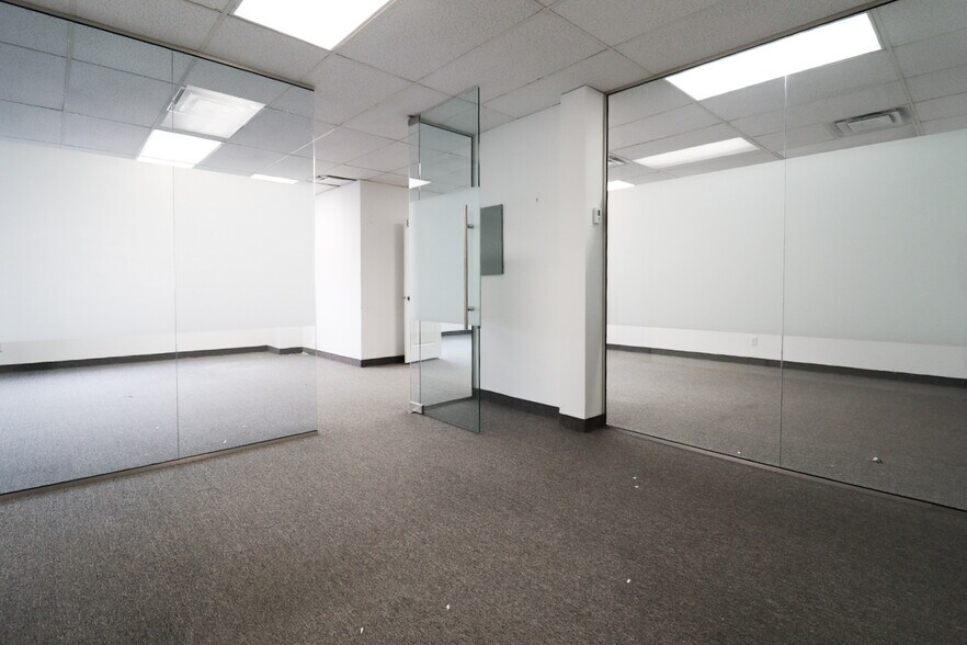 734-752 Sheppard Ave E, Toronto, ON à louer - Photo intérieure – Image 3 sur 7