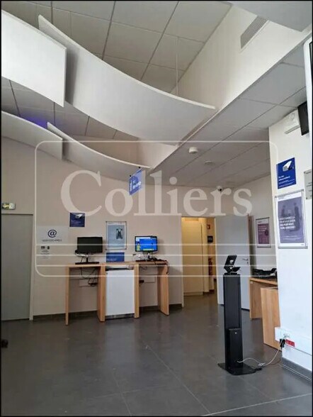 Bureau dans La Ciotat à louer - Photo de l’immeuble – Image 1 sur 6