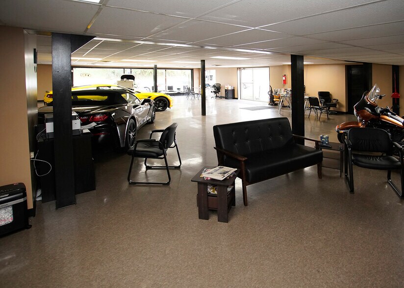 9947 Brooklyn Rd, Brooklyn, MI à vendre - Photo intérieure – Image 2 sur 13