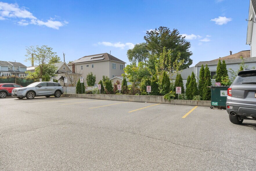 4073 Victory Blvd, Staten Island, NY à louer - Photo de l’immeuble – Image 2 sur 15